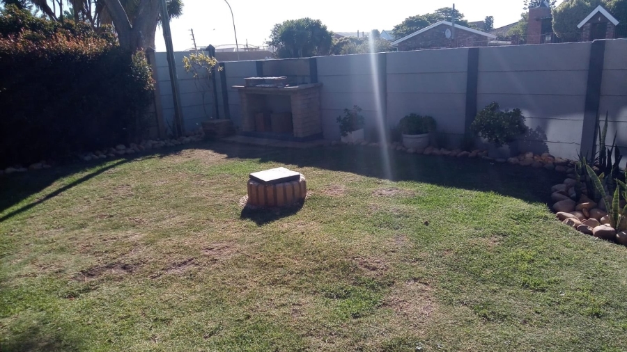 5 Bedroom Property for Sale in C Place Eastern Cape